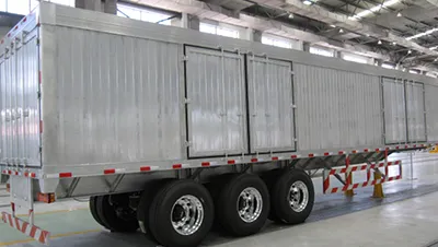 ケース付きトレーラー