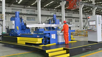 Erieプレス機（米国製）は車体部品加工に適します。