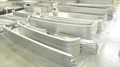 車両ボディクロスビームアルミ押出成形